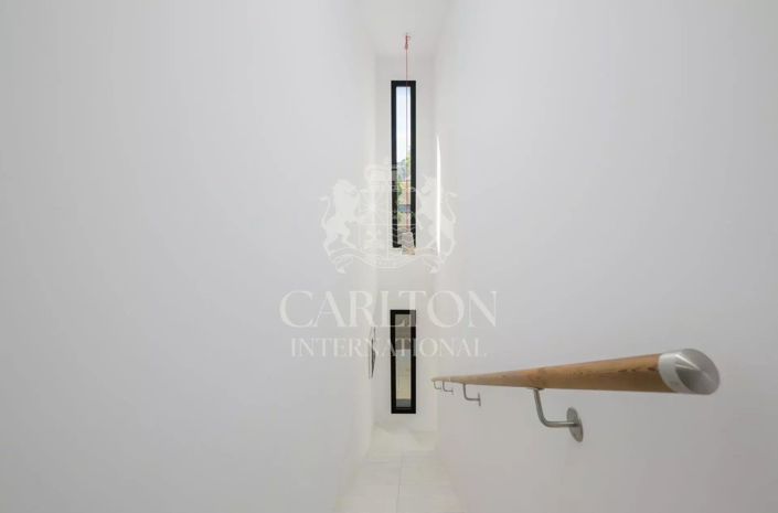 Image No.11-3 Bed House for sale