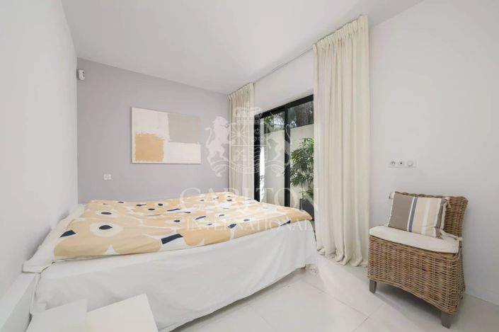 Image No.15-3 Bed House for sale