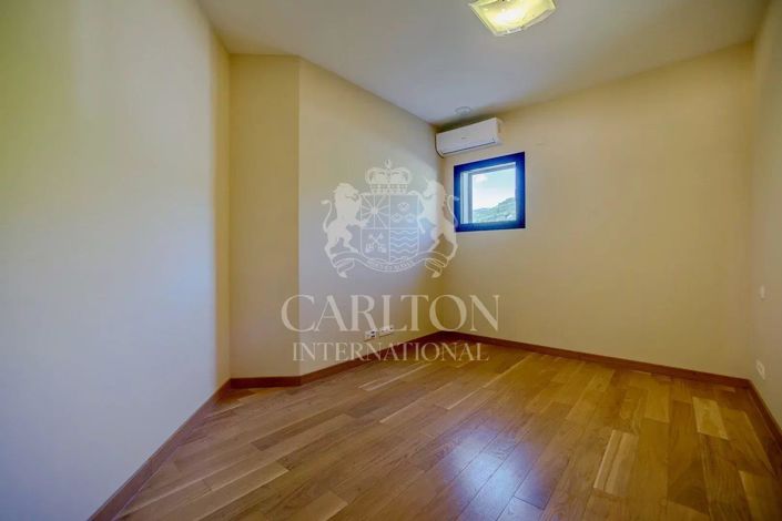 Image No.13-5 Bed House for sale