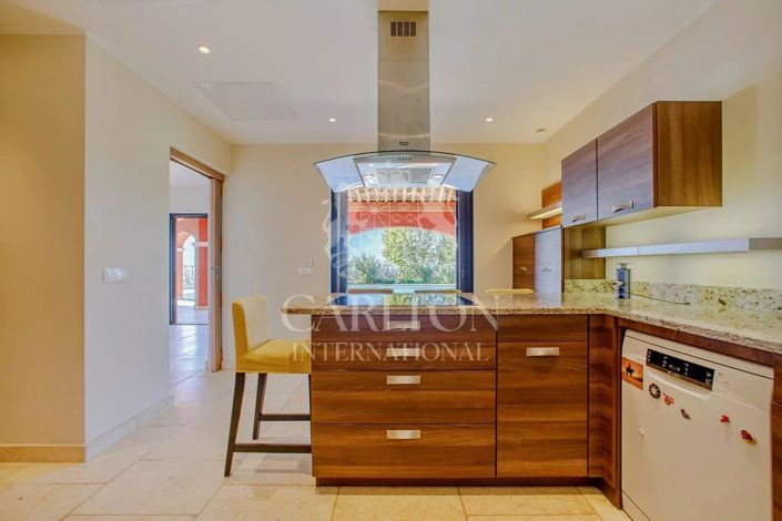 Image No.5-5 Bed House for sale