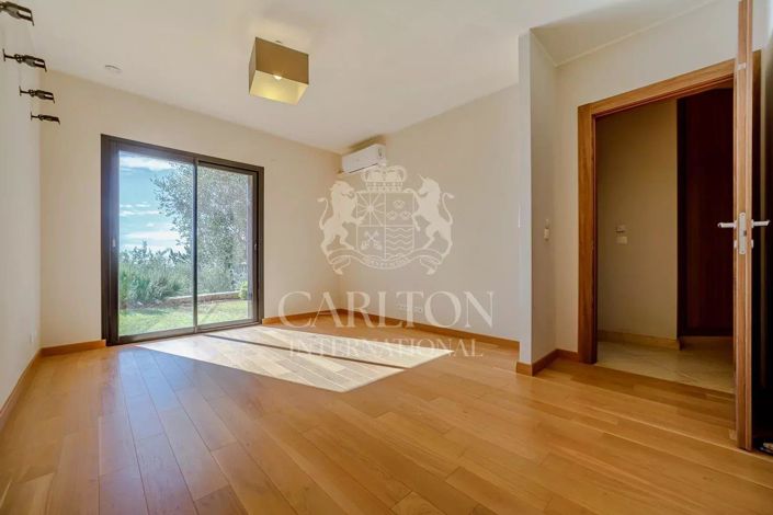 Image No.7-5 Bed House for sale