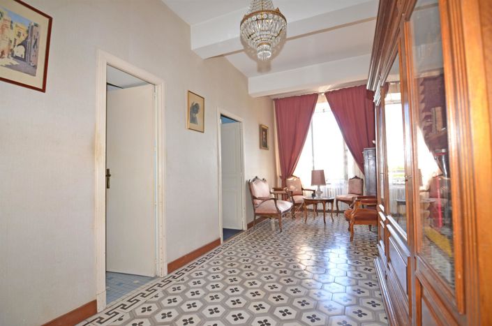 Image No.18-6 Bed House for sale