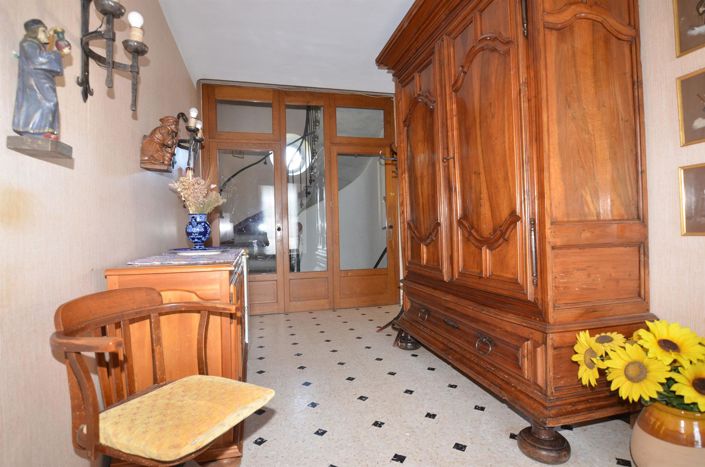 Image No.5-6 Bed House for sale