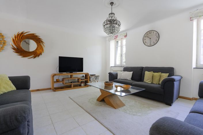 Image No.10-5 Bed House for sale