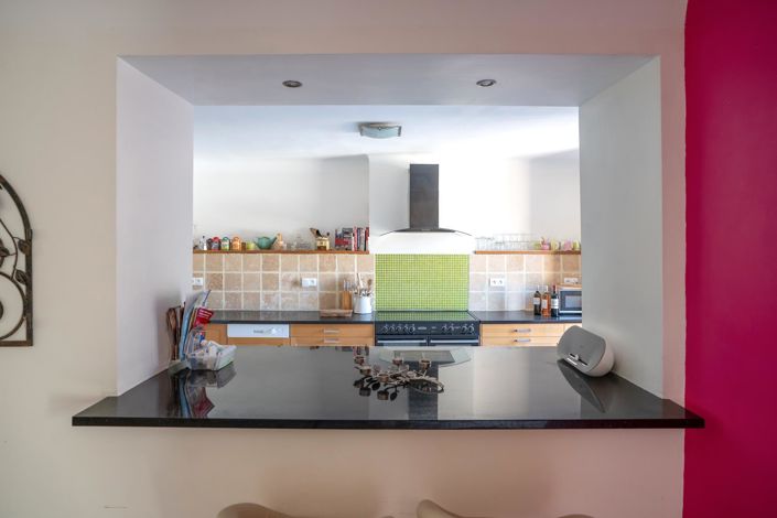 Image No.8-5 Bed House for sale