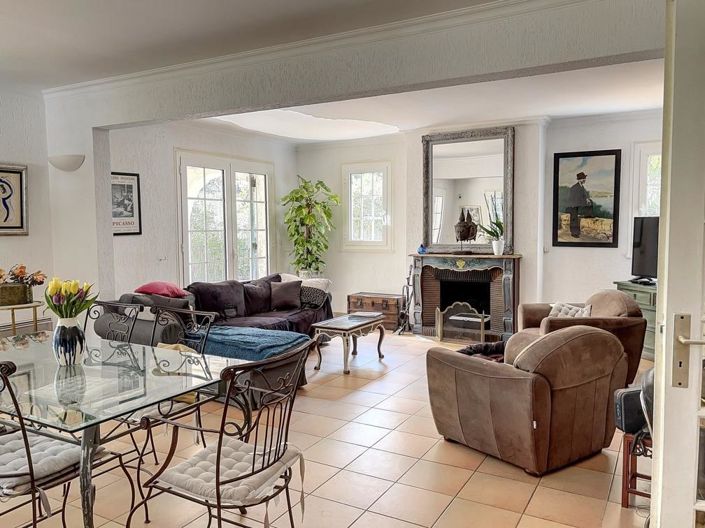 Image No.2-3 Bed House for sale