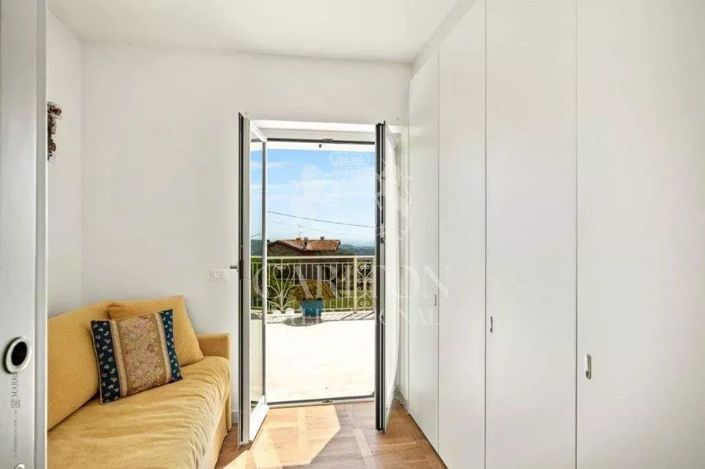 Image No.30-4 Bed House for sale