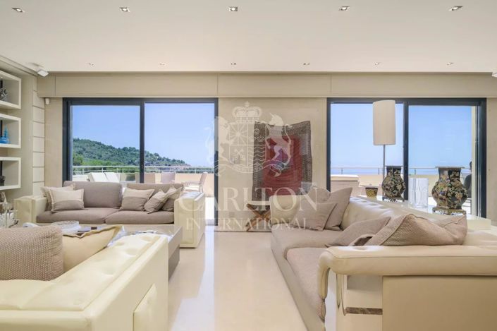 Image No.6-8 Bed House for sale