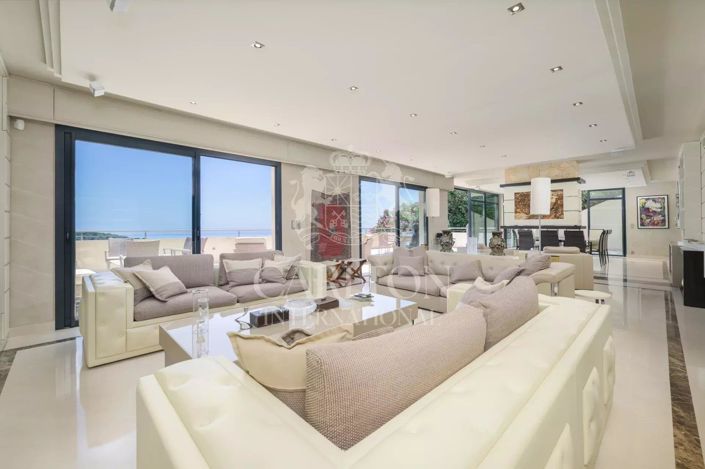 Image No.7-8 Bed House for sale