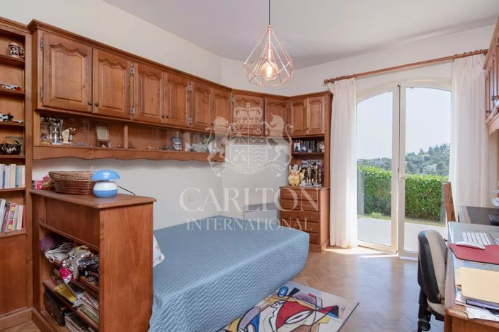 Image No.11-3 Bed House for sale