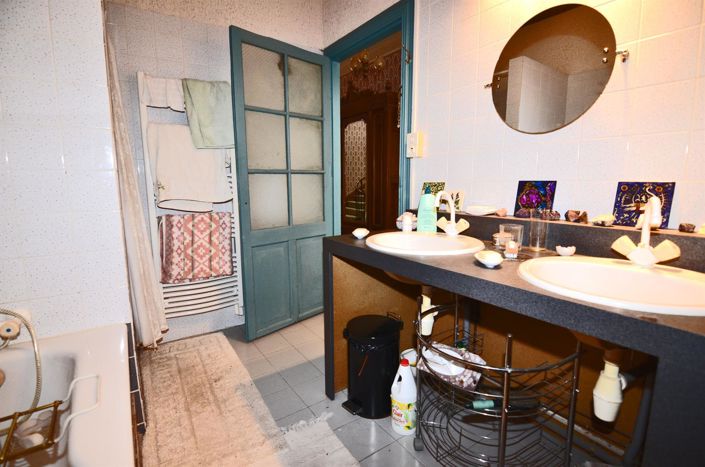 Image No.19-6 Bed House for sale