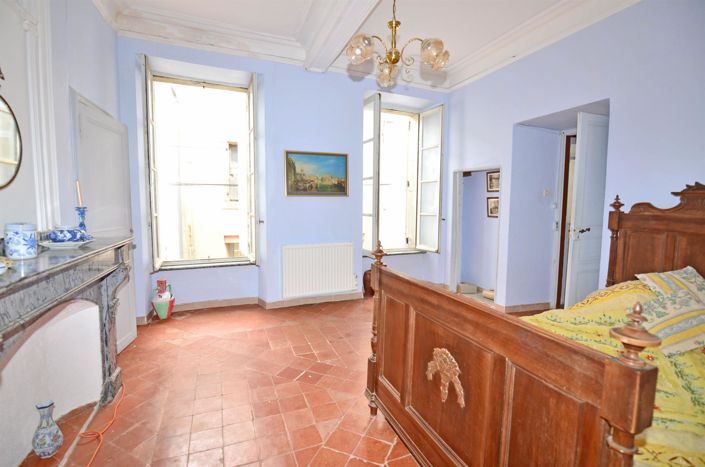 Image No.21-6 Bed House for sale