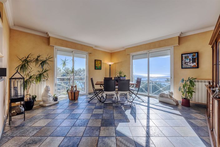 Image No.17-4 Bed House for sale