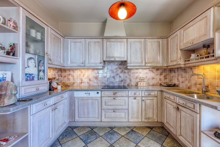 Image No.24-4 Bed House for sale