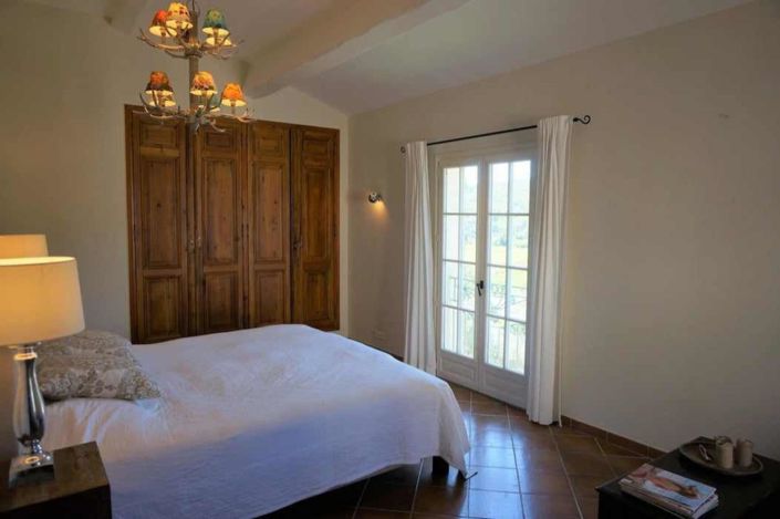 Image No.8-5 Bed House for sale