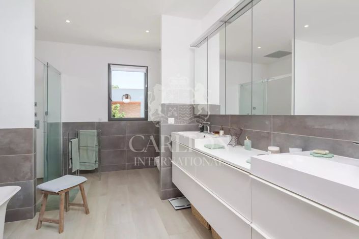 Image No.10-6 Bed House for sale