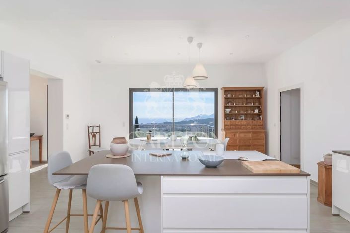 Image No.4-6 Bed House for sale