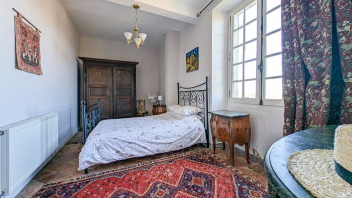 Image No.17-10 Bed House for sale