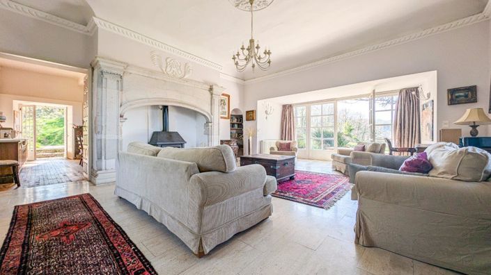 Image No.5-10 Bed House for sale