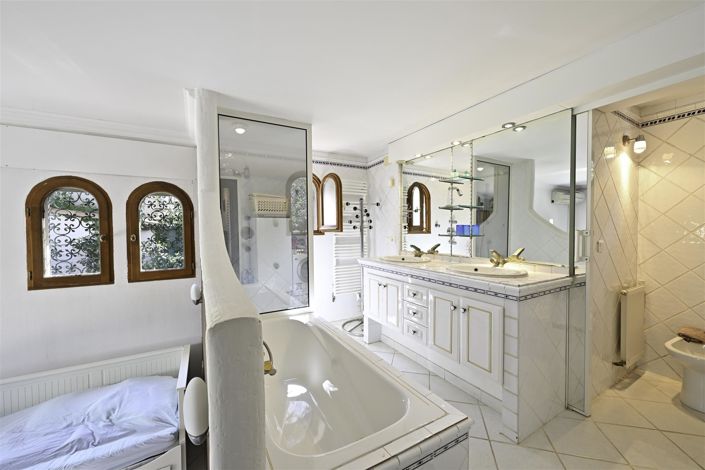 Image No.11-3 Bed House for sale