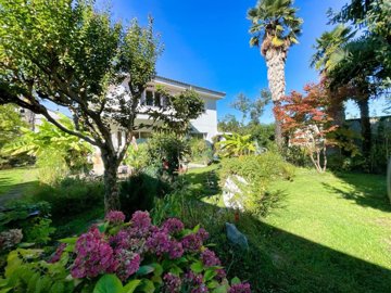 7 Bed House for sale