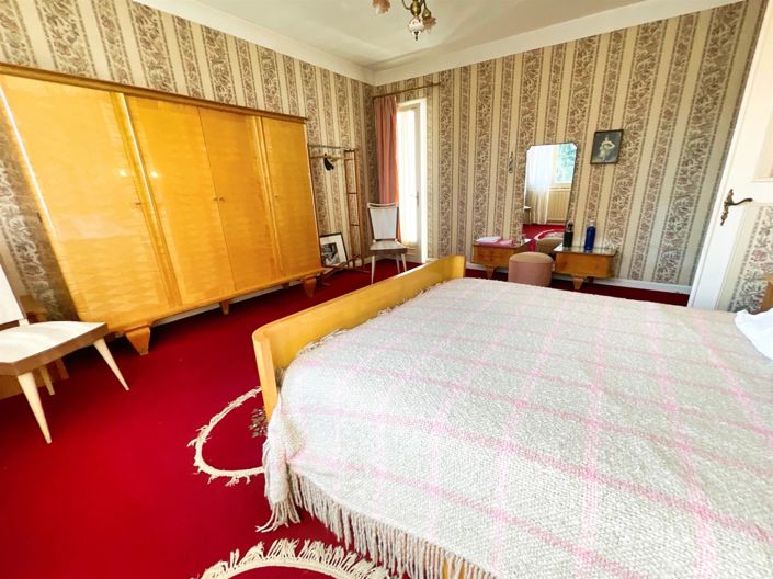 Image No.10-7 Bed House for sale