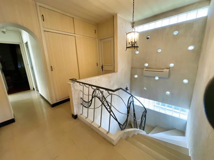 Image No.8-7 Bed House for sale