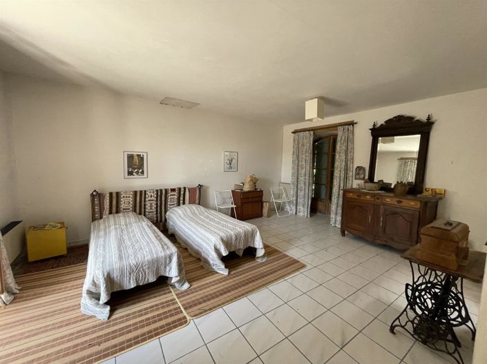 Image No.17-6 Bed House for sale