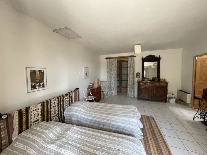 Image No.18-6 Bed House for sale