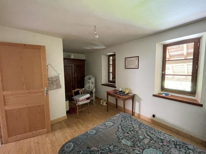 Image No.20-6 Bed House for sale