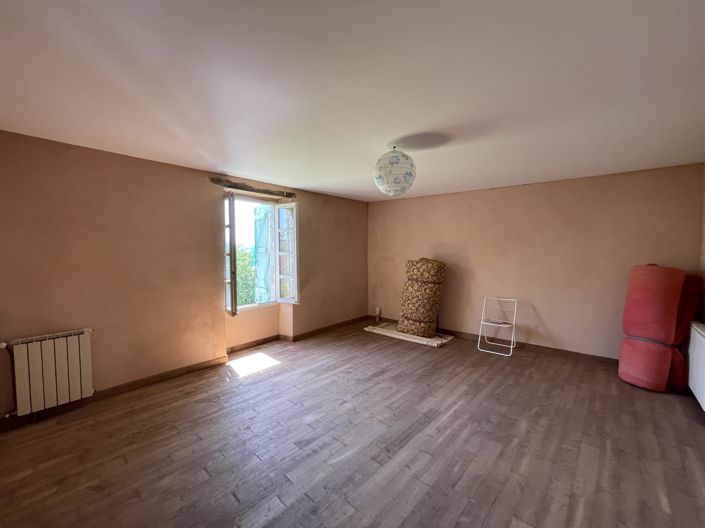 Image No.8-6 Bed House for sale