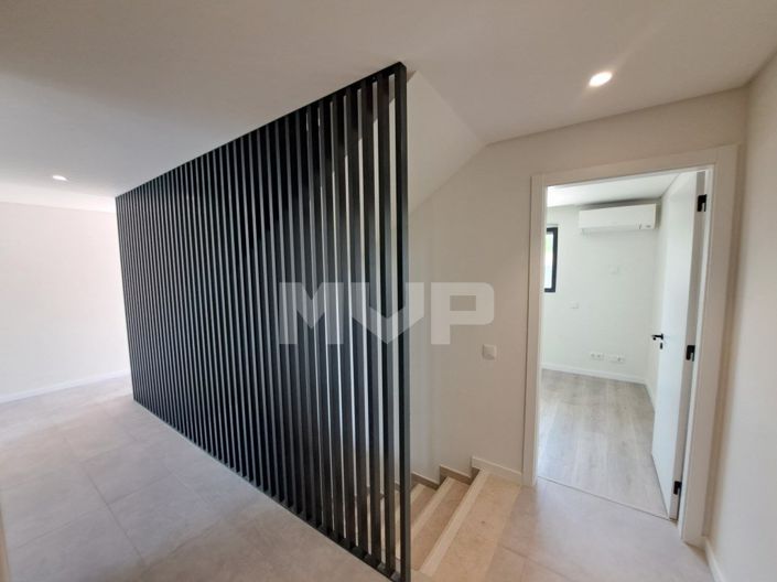 Image No.10-4 Bed House for sale