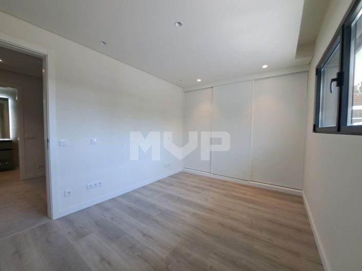 Image No.13-4 Bed House for sale