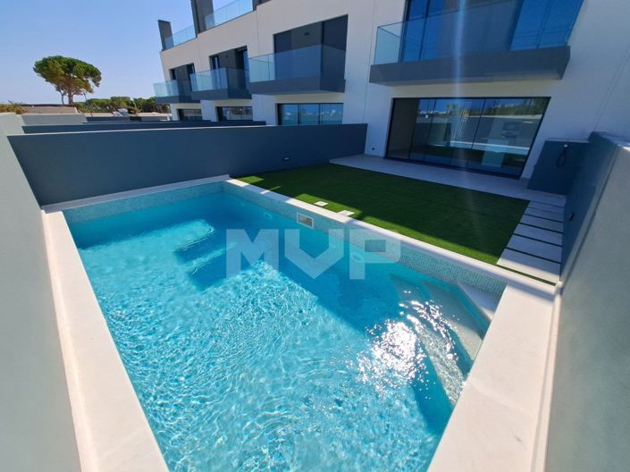 Image No.16-4 Bed House for sale
