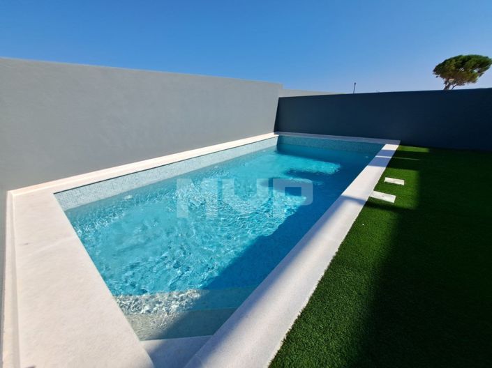 Image No.17-4 Bed House for sale