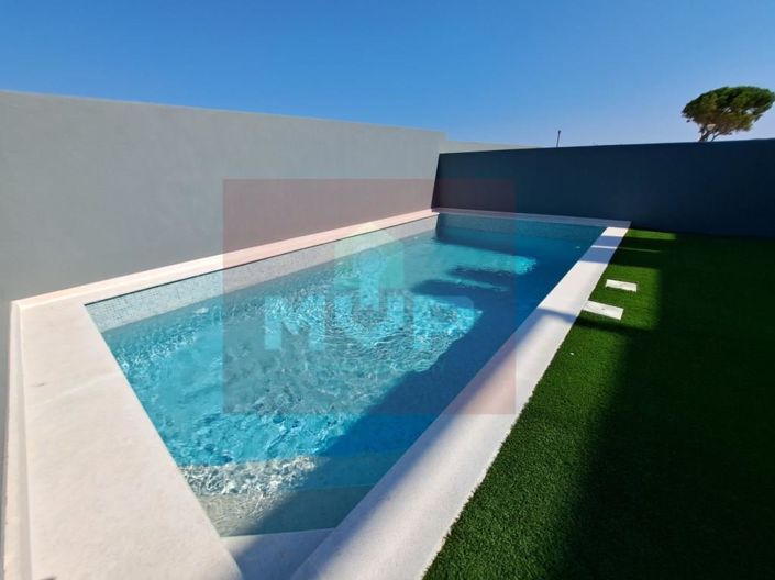 Image No.18-4 Bed House for sale