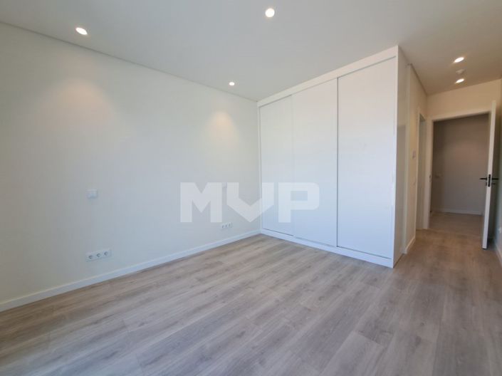 Image No.19-4 Bed House for sale