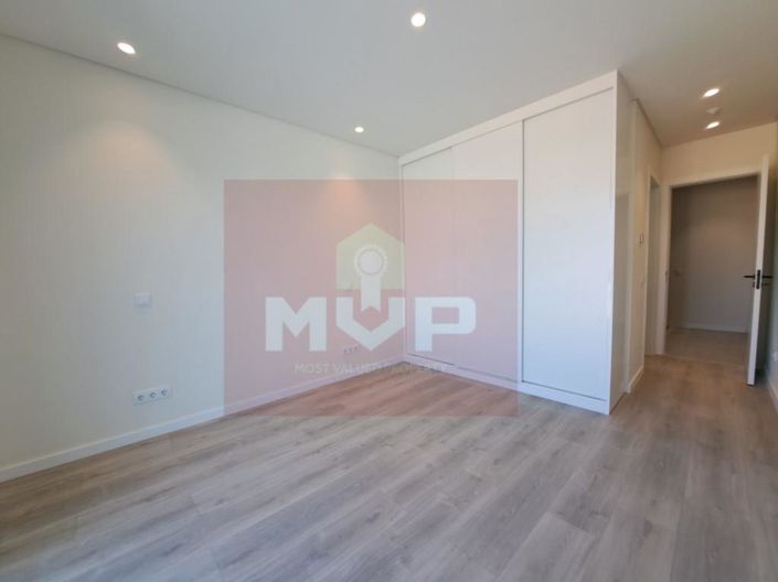 Image No.20-4 Bed House for sale