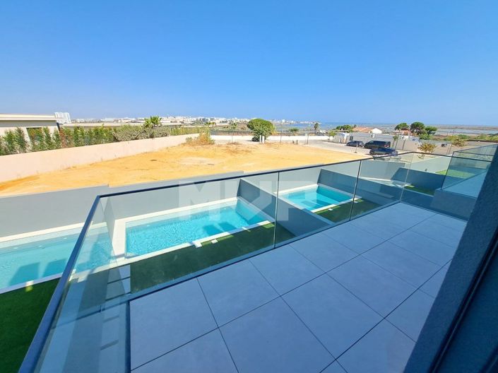 Image No.20-4 Bed House for sale