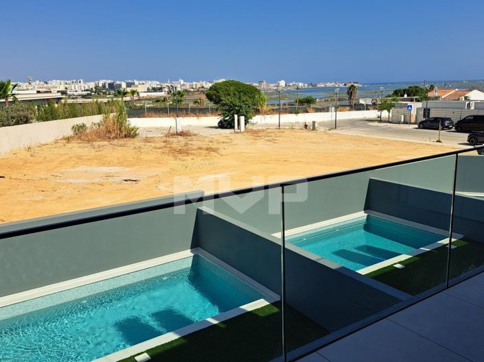 Image No.21-4 Bed House for sale