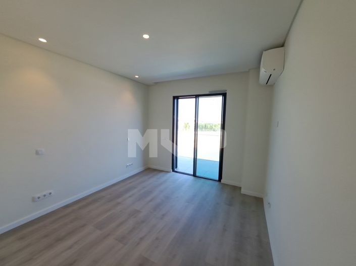 Image No.23-4 Bed House for sale