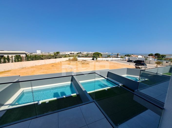 Image No.25-4 Bed House for sale