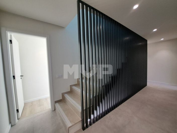 Image No.28-4 Bed House for sale