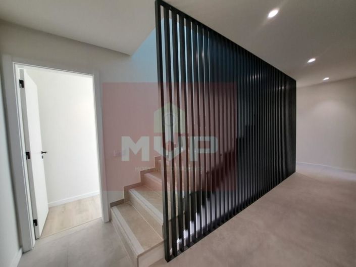 Image No.29-4 Bed House for sale