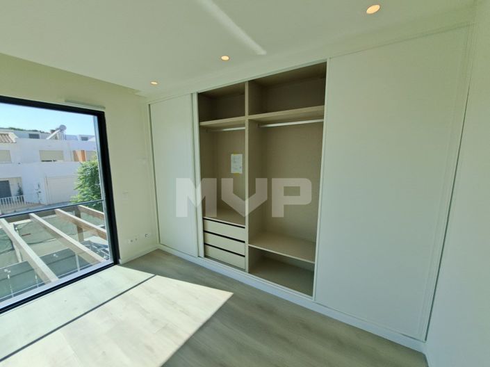 Image No.29-4 Bed House for sale