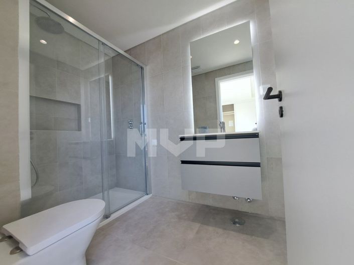 Image No.30-4 Bed House for sale