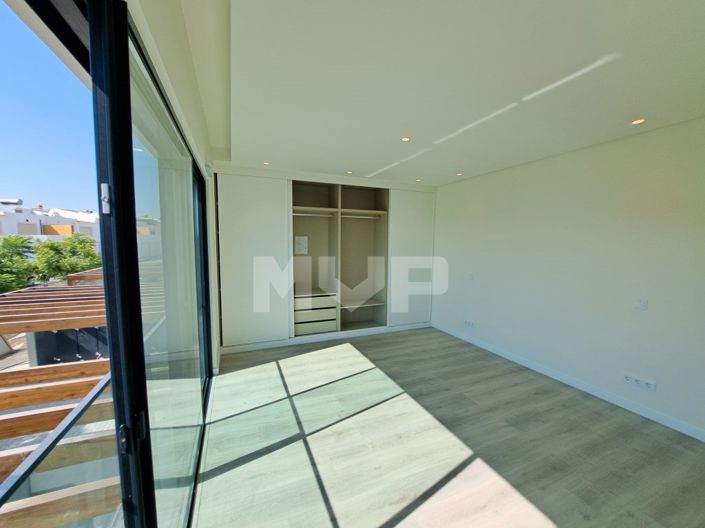 Image No.31-4 Bed House for sale