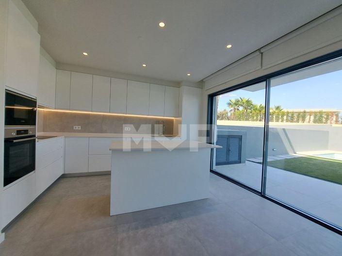 Image No.9-4 Bed House for sale