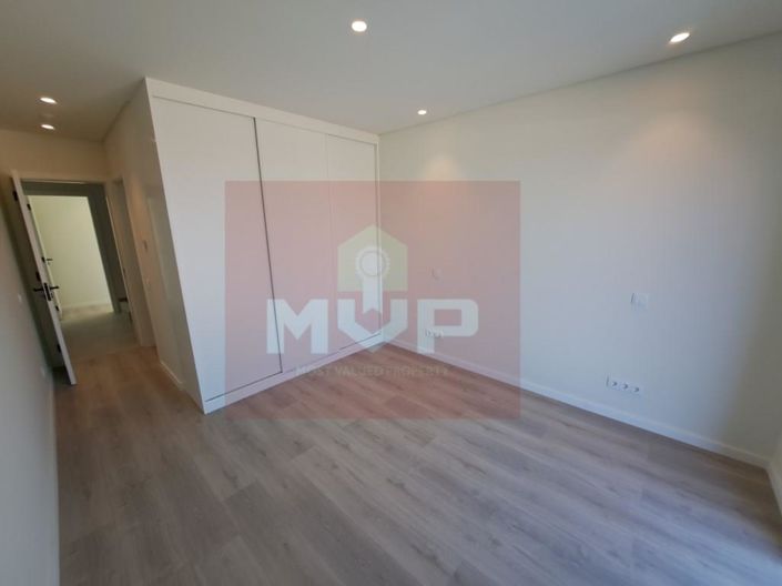 Image No.24-4 Bed House for sale