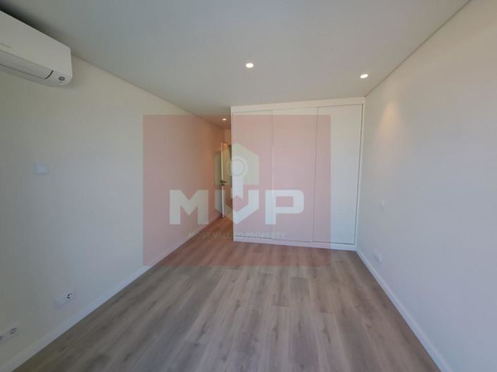 Image No.27-4 Bed House for sale